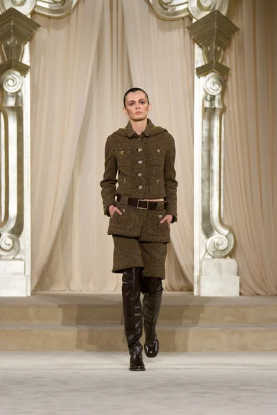 Look 18